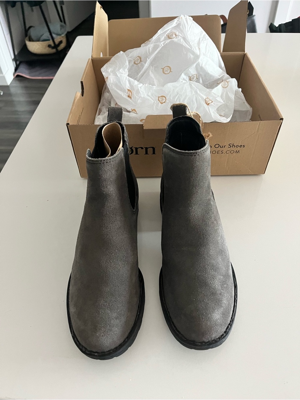 Born Cove Grey Suede Waterproof Boots, NIB, Size 7 - Picture 5 of 12